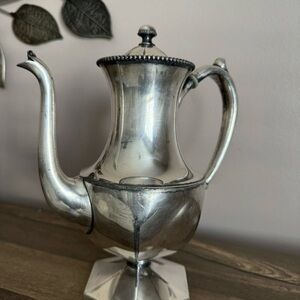 Vintage Wilcox Silver Plate Co. 8.5" Tea Pot